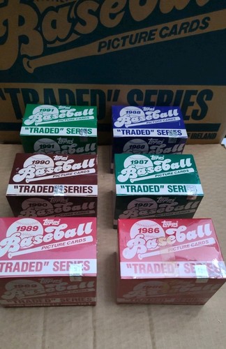 Lot topps traded set - topps,
